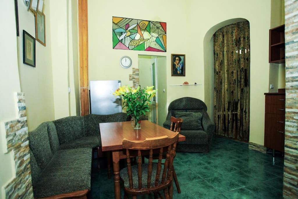 Nataly Apartament-Old Tbilisi Center エクステリア 写真